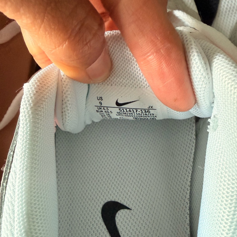 Nike Women's White Black Teal & Coral Sneaker- Air Max Correlate - Picture 4 of 4